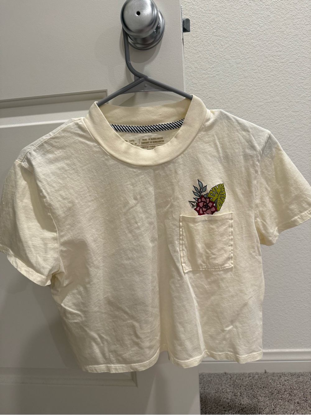 Women’s Volcom brand Cream color cropped top size Small.